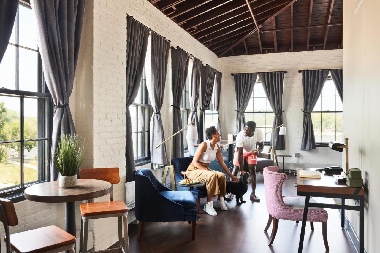 The Confluence Hotel Hastings Екстер'єр фото